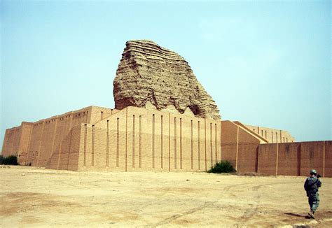  Ziggurat at Uruk! Una Exploración de la Grandeza Arquitectónica Sumeria